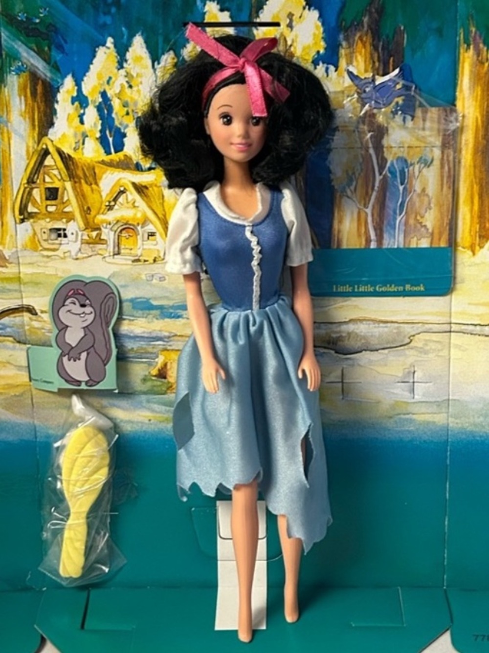 1992 Mattel Disney Snow White Doll Open Box w/ Accessories & Booklet